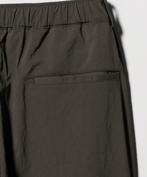 BEAUTY&YOUTH UNITED ARROWS(ビューティーアンドユースユナイテッドアローズ)の「ライト ナイロン 2プリーツ イージーパンツ NO.9(その他パンツ・メンズ・ダークグレー/ブラック・XL/M/S/L)」の12枚目の写真