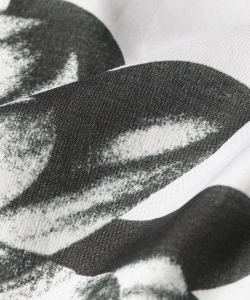 Paul Smith(ポールスミス)の「"Monochrome Daisy" 半袖シャツ / 263301 127Y(シャツ/ブラウス・メンズ・ホワイト・X-LARGE/LARGE/MEDIUM/SMALL)」の5枚目の写真