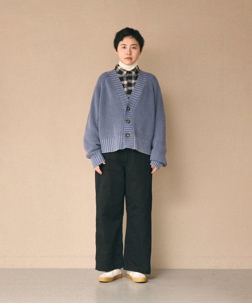 kha:ki（カーキ）の「「KHA:KI / カーキ」GARMENT DYED CARDIGAN（ニット/セーター・レディース・ブルー/オフホワイト/ブラック・FREE）」の8枚目の写真