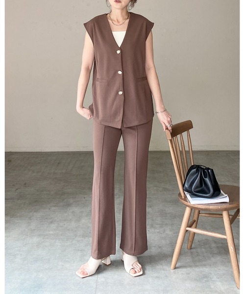She's Closet(シーズクローゼット)の「ノーカラー深vネック前ボタンベスト&パンツスタイル セットアップ(セットアップ・レディース・アイボリー/ベージュ/ブラウン/ブラック・FREE)」の3枚目の写真