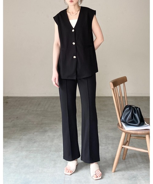 She's Closet(シーズクローゼット)の「ノーカラー深vネック前ボタンベスト&パンツスタイル セットアップ(セットアップ・レディース・アイボリー/ベージュ/ブラウン/ブラック・FREE)」の2枚目の写真