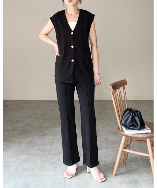 She's Closet(シーズクローゼット)の「ノーカラー深vネック前ボタンベスト&パンツスタイル セットアップ(セットアップ・レディース・アイボリー/ベージュ/ブラウン/ブラック・FREE)」の6枚目の写真