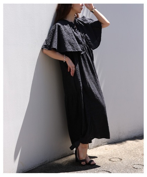 Sawa a la mode(サワアラモード)の「ケープ付きインド綿ワンピース(ワンピース・レディース・ブラック・FREE)」の11枚目の写真