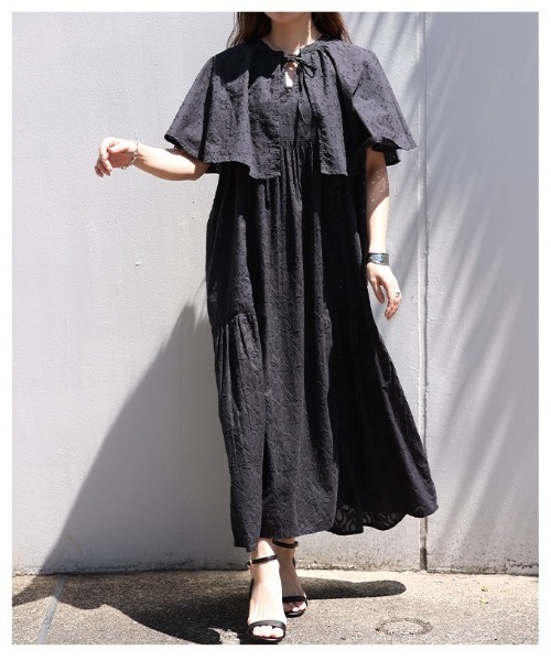 Sawa a la mode(サワアラモード)の「ケープ付きインド綿ワンピース(ワンピース・レディース・ブラック・FREE)」の12枚目の写真
