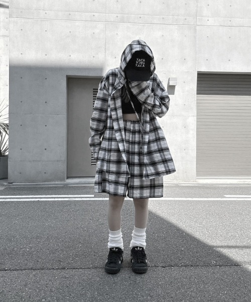 YACA(ヤーカ)の「Loose Check Half Pants/ルーズチェックハーフパンツ【unisex item】(その他パンツ・レディース・ブラック/ホワイト・FREE)」の5枚目の写真