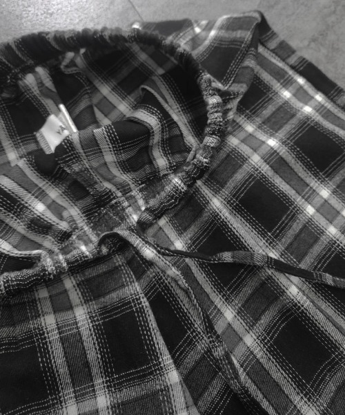 YACA(ヤーカ)の「Loose Check Half Pants/ルーズチェックハーフパンツ【unisex item】(その他パンツ・レディース・ブラック/ホワイト・FREE)」の19枚目の写真
