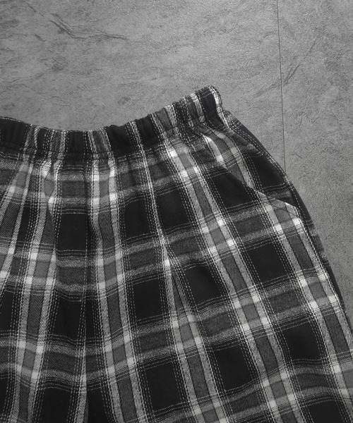 YACA(ヤーカ)の「Loose Check Half Pants/ルーズチェックハーフパンツ【unisex item】(その他パンツ・レディース・ブラック/ホワイト・FREE)」の21枚目の写真