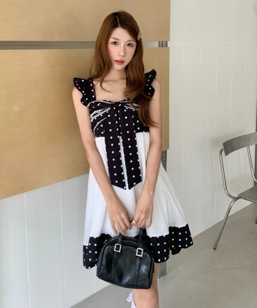 AsRiRe（アスリレイ）の「26ss/【選べる2タイプ】ドット柄フリルショルダー切替ミニワンピース（ワンピース・レディース・ホワイト/ブラック・M）」の9枚目の写真