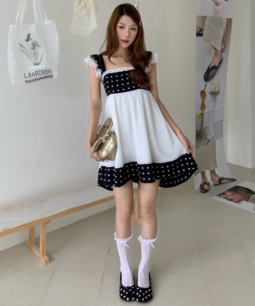 AsRiRe（アスリレイ）の「26ss/【選べる2タイプ】ドット柄フリルショルダー切替ミニワンピース（ワンピース・レディース・ホワイト/ブラック・M）」の5枚目の写真