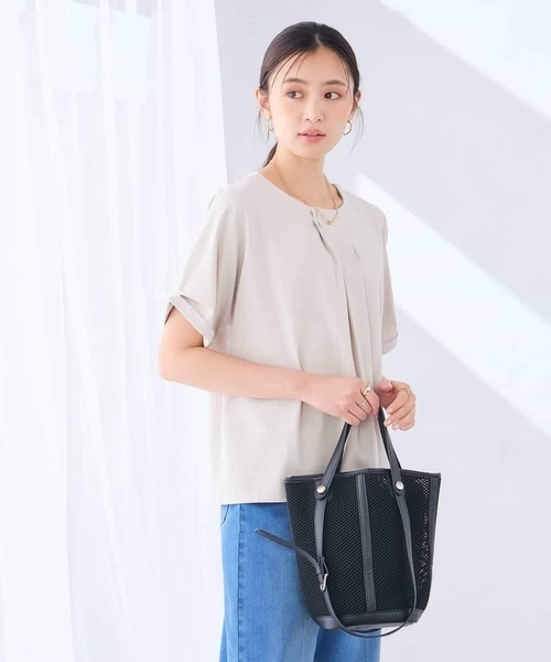 a.v.v（アーヴェヴェ）の「【接触冷感/UVカット】ボウタイライクトップス（Tシャツ/カットソー・レディース・グリーン/ブラック/グレー系その他・40/36/38）」の16枚目の写真