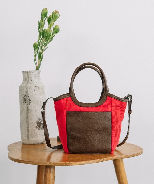 Beau're(ヴュレ)の「BEAURE コーデュロイ×コットン リバーシブル2WAYバッグ(トートバッグ・レディース・ブラウン/レッド/グレイッシュベージュ・FREE)」の3枚目の写真