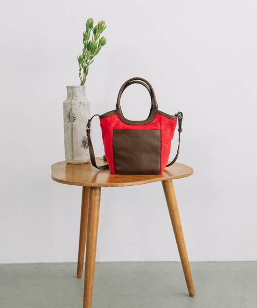 Beau're(ヴュレ)の「BEAURE コーデュロイ×コットン リバーシブル2WAYバッグ(トートバッグ・レディース・ブラウン/レッド/グレイッシュベージュ・FREE)」の4枚目の写真