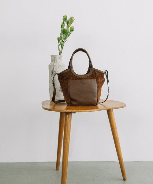 Beau're(ヴュレ)の「BEAURE コーデュロイ×コットン リバーシブル2WAYバッグ(トートバッグ・レディース・ブラウン/レッド/グレイッシュベージュ・FREE)」の6枚目の写真