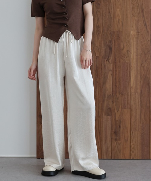 J by blue(ジェイバイブルー)の「サテンイージーパンツ(その他パンツ・レディース・ブラウン/ブラック/ベージュ・MEDIUM)」の3枚目の写真