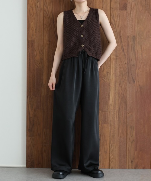J by blue(ジェイバイブルー)の「サテンイージーパンツ(その他パンツ・レディース・ブラウン/ブラック/ベージュ・MEDIUM)」の2枚目の写真