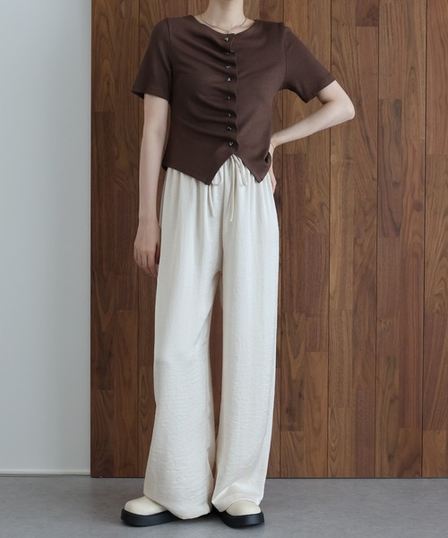 J by blue(ジェイバイブルー)の「サテンイージーパンツ(その他パンツ・レディース・ブラウン/ブラック/ベージュ・MEDIUM)」の7枚目の写真