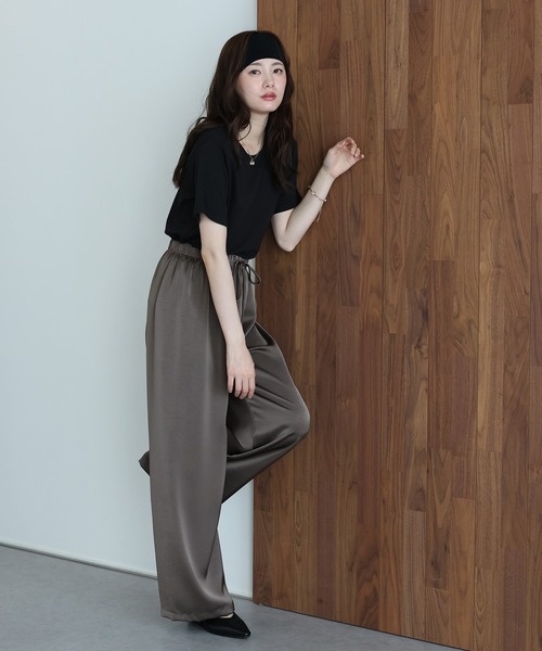 J by blue(ジェイバイブルー)の「サテンイージーパンツ(その他パンツ・レディース・ブラウン/ブラック/ベージュ・MEDIUM)」の15枚目の写真
