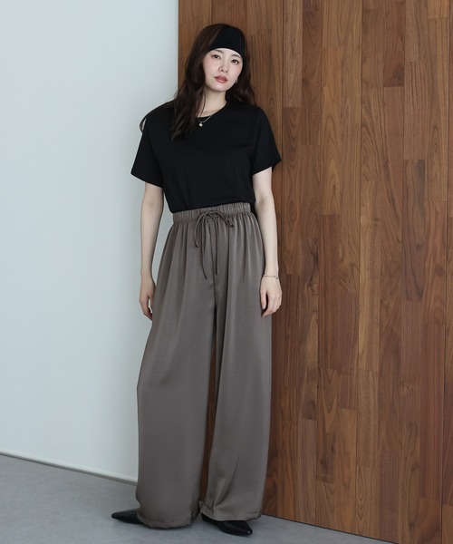 J by blue(ジェイバイブルー)の「サテンイージーパンツ(その他パンツ・レディース・ブラウン/ブラック/ベージュ・MEDIUM)」の13枚目の写真