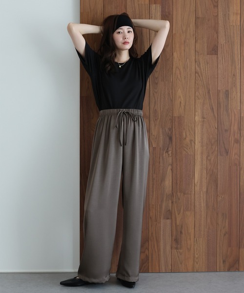 J by blue(ジェイバイブルー)の「サテンイージーパンツ(その他パンツ・レディース・ブラウン/ブラック/ベージュ・MEDIUM)」の14枚目の写真