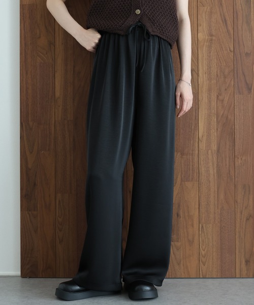 J by blue(ジェイバイブルー)の「サテンイージーパンツ(その他パンツ・レディース・ブラウン/ブラック/ベージュ・MEDIUM)」の17枚目の写真
