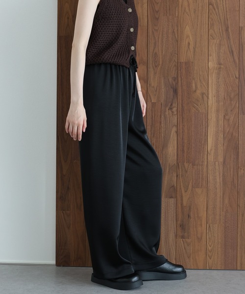 J by blue(ジェイバイブルー)の「サテンイージーパンツ(その他パンツ・レディース・ブラウン/ブラック/ベージュ・MEDIUM)」の18枚目の写真
