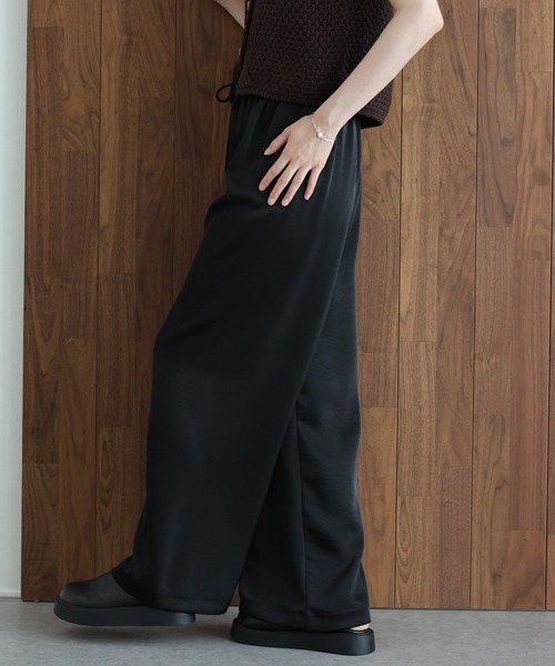 J by blue(ジェイバイブルー)の「サテンイージーパンツ(その他パンツ・レディース・ブラウン/ブラック/ベージュ・MEDIUM)」の19枚目の写真