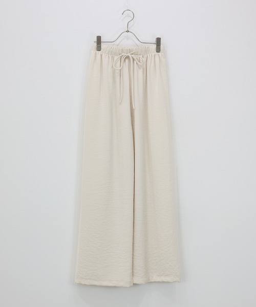 J by blue(ジェイバイブルー)の「サテンイージーパンツ(その他パンツ・レディース・ブラウン/ブラック/ベージュ・MEDIUM)」の22枚目の写真
