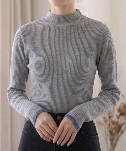 ANPAS(アンパス)の「Women’s Rib-Knit High Neck Sweater with Contrast Cuffs / レディース リブ編み 袖ライン配色 ハイネックセーター ニット 秋冬 フェミニン(ニット/セーター・レディース・レッド/グレー/アイボリー/ブラック・M/L)」の3枚目の写真