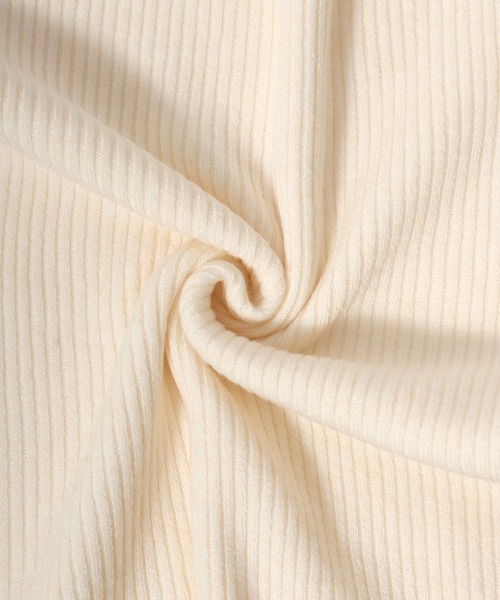 ANPAS(アンパス)の「Women’s Rib-Knit High Neck Sweater with Contrast Cuffs / レディース リブ編み 袖ライン配色 ハイネックセーター ニット 秋冬 フェミニン(ニット/セーター・レディース・レッド/グレー/アイボリー/ブラック・M/L)」の17枚目の写真