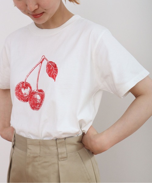 CHILD WOMAN(チャイルドウーマン)の「フルーツ刺繍Tシャツ(Tシャツ/カットソー・レディース・ネイビー/ピンク/ホワイト・FREE)」の5枚目の写真