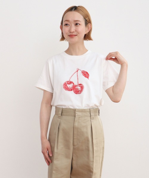 CHILD WOMAN(チャイルドウーマン)の「フルーツ刺繍Tシャツ(Tシャツ/カットソー・レディース・ネイビー/ピンク/ホワイト・FREE)」の4枚目の写真