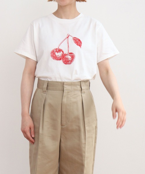 CHILD WOMAN(チャイルドウーマン)の「フルーツ刺繍Tシャツ(Tシャツ/カットソー・レディース・ネイビー/ピンク/ホワイト・FREE)」の7枚目の写真