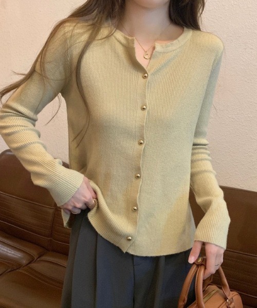 MELT（メルト）の「金ボタンリブニットカーディガン/メタルボタン/秋服/冬服（カーディガン/ボレロ・レディース・ホワイト/ブラック/ライトイエロー/オートミール・FREE）」の4枚目の写真