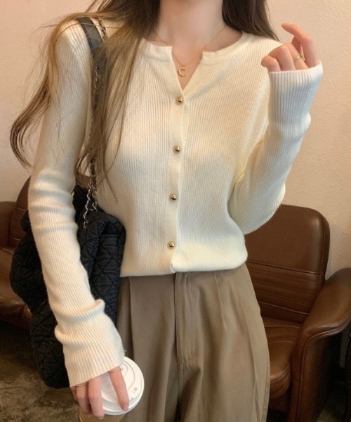 MELT（メルト）の「金ボタンリブニットカーディガン/メタルボタン/秋服/冬服（カーディガン/ボレロ・レディース・ホワイト/ブラック/ライトイエロー/オートミール・FREE）」の8枚目の写真