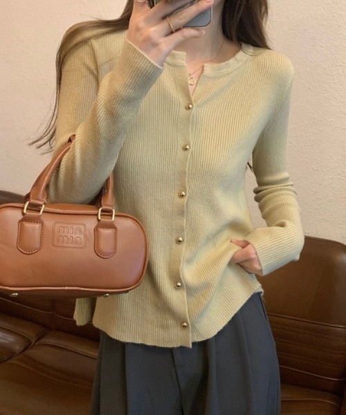 MELT（メルト）の「金ボタンリブニットカーディガン/メタルボタン/秋服/冬服（カーディガン/ボレロ・レディース・ホワイト/ブラック/ライトイエロー/オートミール・FREE）」の16枚目の写真