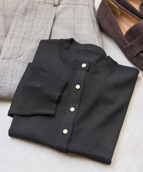 Spick & Span(スピックアンドスパン)の「《手洗い可 / 》メタルボタンクルーネックカーディガン(カーディガン/ボレロ・レディース・ブラック/モカ/グリーン・FREE)」の1枚目の写真