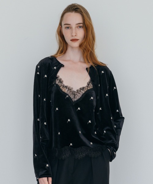 CREDONA（クレドナ）の「FLOWER EMBROIDERY VELOR CAMISOLE/フラワーエンブロイダリーベロアキャミソール（キャミソール・レディース・ブラック/ブラウン・FREE）」の11枚目の写真