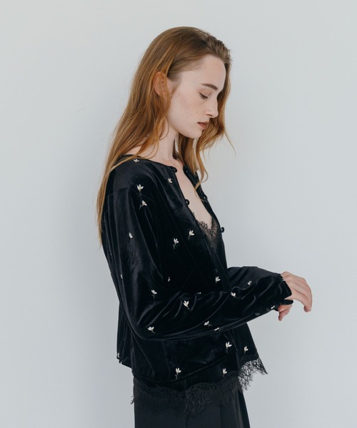 CREDONA（クレドナ）の「FLOWER EMBROIDERY VELOR CAMISOLE/フラワーエンブロイダリーベロアキャミソール（キャミソール・レディース・ブラック/ブラウン・FREE）」の12枚目の写真