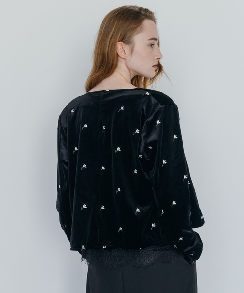 CREDONA（クレドナ）の「FLOWER EMBROIDERY VELOR CAMISOLE/フラワーエンブロイダリーベロアキャミソール（キャミソール・レディース・ブラック/ブラウン・FREE）」の13枚目の写真