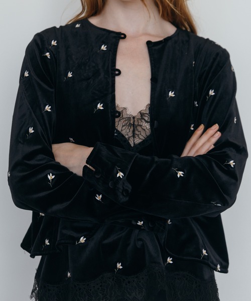 CREDONA（クレドナ）の「FLOWER EMBROIDERY VELOR CAMISOLE/フラワーエンブロイダリーベロアキャミソール（キャミソール・レディース・ブラック/ブラウン・FREE）」の14枚目の写真