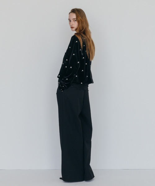 CREDONA（クレドナ）の「FLOWER EMBROIDERY VELOR CAMISOLE/フラワーエンブロイダリーベロアキャミソール（キャミソール・レディース・ブラック/ブラウン・FREE）」の16枚目の写真