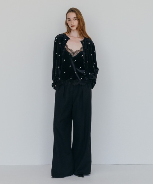 CREDONA（クレドナ）の「FLOWER EMBROIDERY VELOR CAMISOLE/フラワーエンブロイダリーベロアキャミソール（キャミソール・レディース・ブラック/ブラウン・FREE）」の4枚目の写真