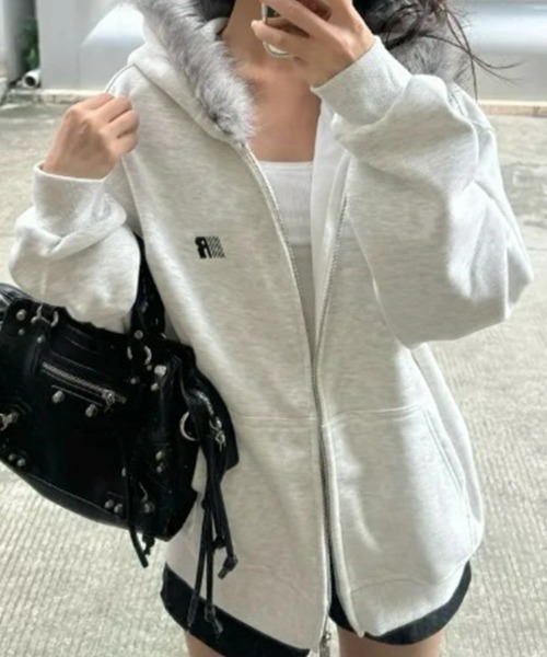 SEU(エスイーユー)の「【きちんとしたい日に、迷わず選べる】 裏微起毛ファーフード オーバージップスウェットパーカー フードジャケット 【オフィスカジュアル】【きれいめカジュアル】 レディース韓国風 春服 秋服 冬服(パーカー・レディース・グレー/ブラック・フリー)」の3枚目の写真