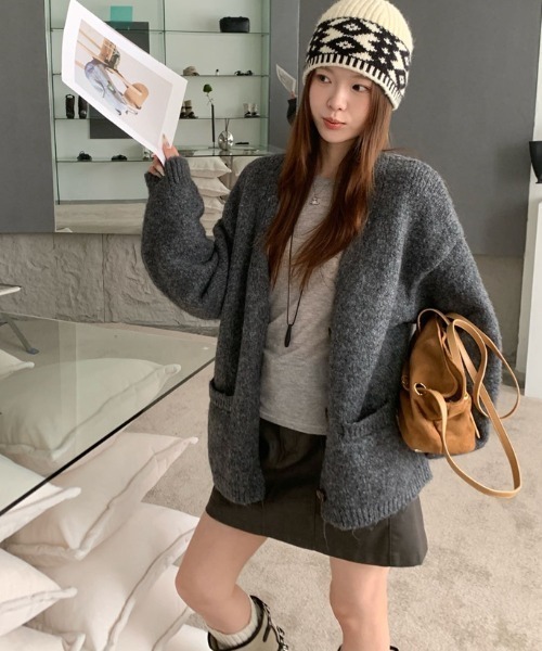 Aelina(エリナ)の「リラックスVネックニットカーディガン(カーディガン/ボレロ・レディース・オフホワイト/モカ/ダークグレー・FREE)」の13枚目の写真
