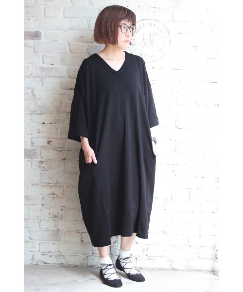 JOURNAL STANDARD LUXE(ジャーナルスタンダード ラックス)の「ストレッチポンチ Vネックワンピース_#(ワンピース・レディース・グレー/ブラック/カーキ・FREE)」の7枚目の写真