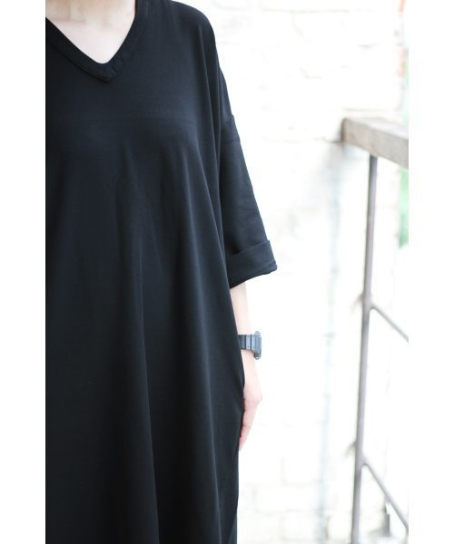 JOURNAL STANDARD LUXE(ジャーナルスタンダード ラックス)の「ストレッチポンチ Vネックワンピース_#(ワンピース・レディース・グレー/ブラック/カーキ・FREE)」の17枚目の写真