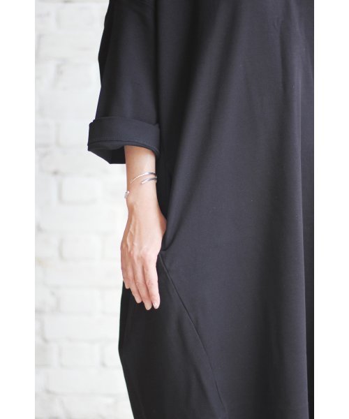 JOURNAL STANDARD LUXE(ジャーナルスタンダード ラックス)の「ストレッチポンチ Vネックワンピース_#(ワンピース・レディース・グレー/ブラック/カーキ・FREE)」の18枚目の写真