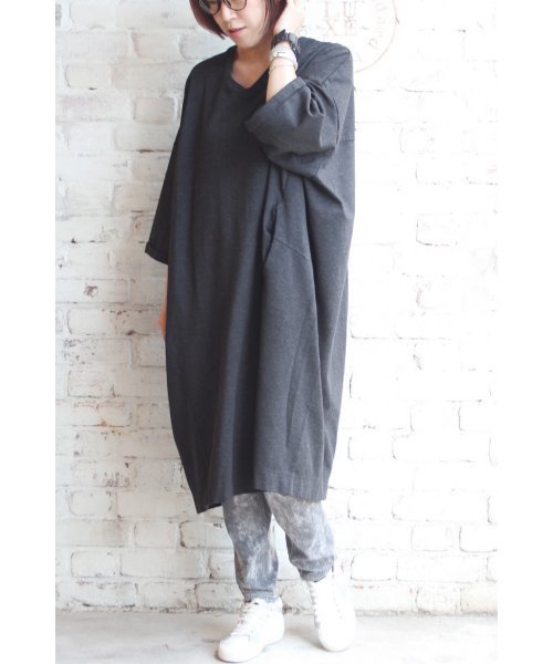 JOURNAL STANDARD LUXE(ジャーナルスタンダード ラックス)の「ストレッチポンチ Vネックワンピース_#(ワンピース・レディース・グレー/ブラック/カーキ・FREE)」の19枚目の写真