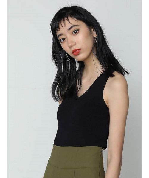 EMODA（エモダ）の「フィットVニットタンクトップ（タンクトップ・レディース・ホワイト/ブラック/その他/マスタード・FREE）」の3枚目の写真