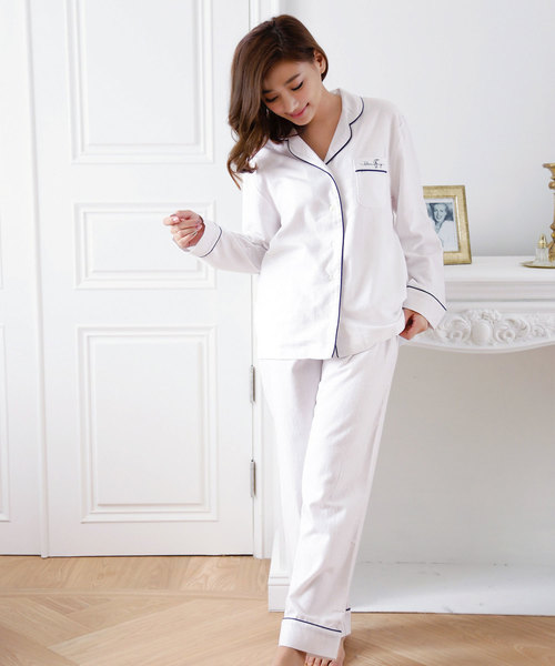 blooming FLORA（ブルーミングフローラ）の「ブルーミングフローラ　綿100％ピーチ起毛シンプルパジャマ　bloomingFLORA（ルームウェア/パジャマ・レディース・ホワイト/ネイビー/ピンク/ブルー/ホワイト×ピンク・MEDIUM）」の2枚目の写真